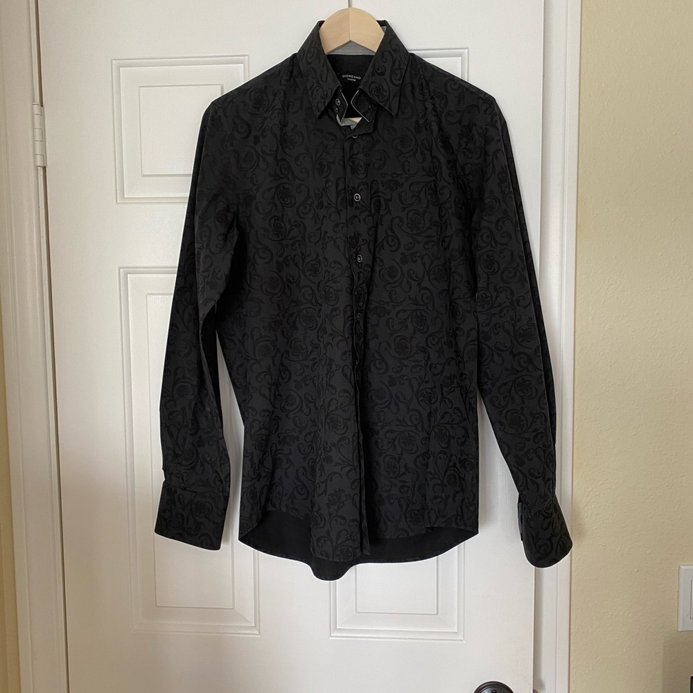 Giordano tailored dark gray dress shirt, 100% cotton, size Medium.